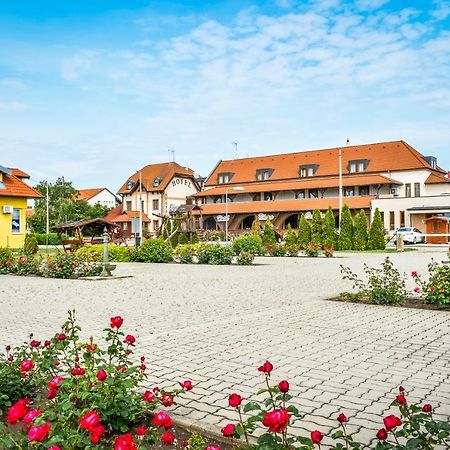 היישאלום Hotel Rozsa Csarda Bungalow & Caravan Park מראה חיצוני תמונה