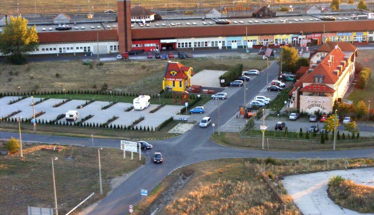 היישאלום Hotel Rozsa Csarda Bungalow & Caravan Park מראה חיצוני תמונה