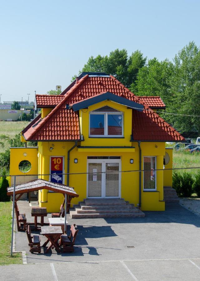 היישאלום Hotel Rozsa Csarda Bungalow & Caravan Park מראה חיצוני תמונה
